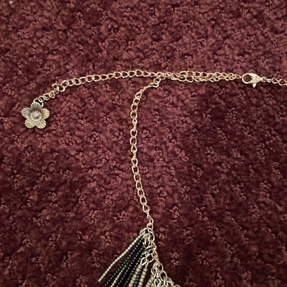 Very different silver gray and black necklace - Picture 3 of 3